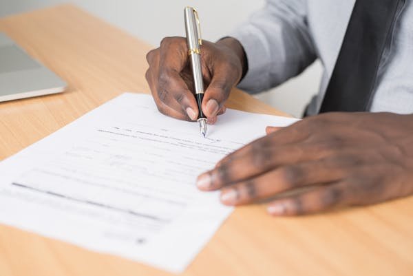 Signature électronique ou manuscrite : le choix stratégique pour 2025
