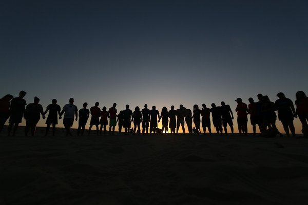 Les moyens de lutter contre la solitude et l'isolement social dans notre société connectée