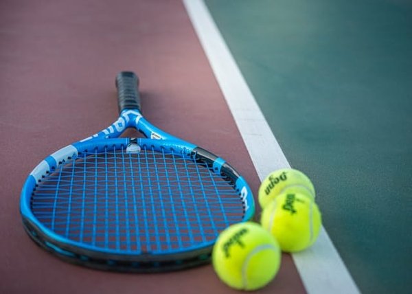 Comment les entreprises d'équipement sportif peuvent-elles utiliser les retours d'utilisateurs pour innover dans la conception de produits ?