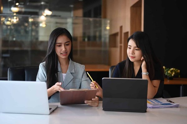Quelle formation continue en digitalisation des pratiques suivre pour améliorer sa carrière ?