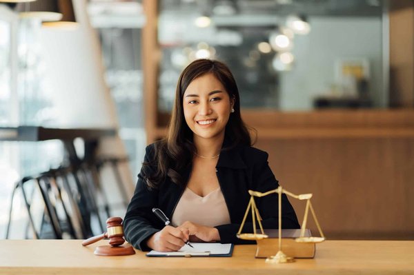 Les principales spécialités juridiques des avocats à Aras : quel type d'avocat vous faut-il ?